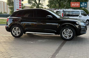 Внедорожник / Кроссовер Audi Q5 2017 в 