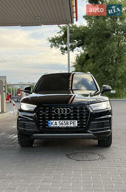 Внедорожник / Кроссовер Audi Q5 2017 в 