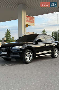 Внедорожник / Кроссовер Audi Q5 2017 в 