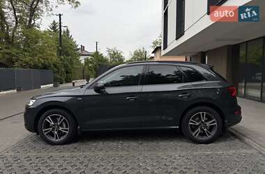 Внедорожник / Кроссовер Audi Q5 2017 в 