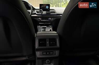 Внедорожник / Кроссовер Audi Q5 2017 в 