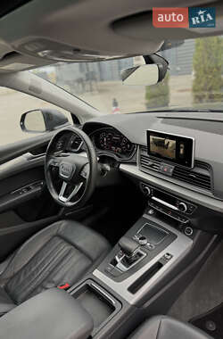 Внедорожник / Кроссовер Audi Q5 2018 в 