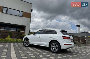 Позашляховик / Кросовер Audi Q5 2018 в 