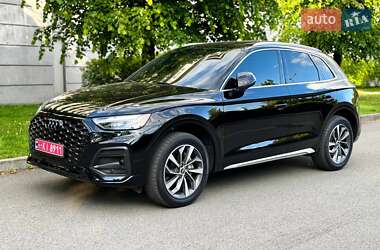 Позашляховик / Кросовер Audi Q5 2021 в 