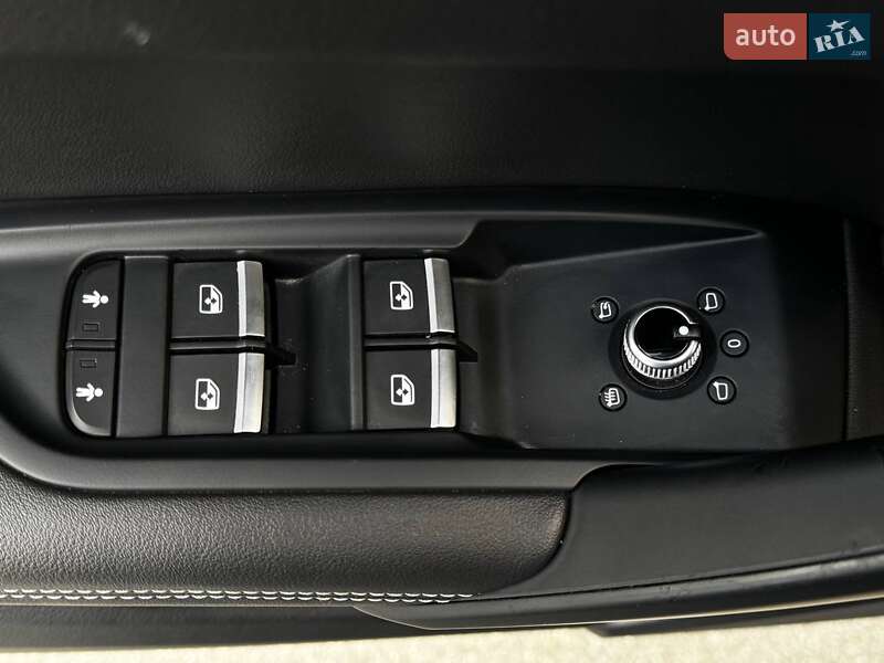 Внедорожник / Кроссовер Audi Q5 2021 в Киеве