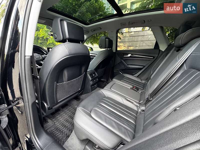 Внедорожник / Кроссовер Audi Q5 2021 в Киеве