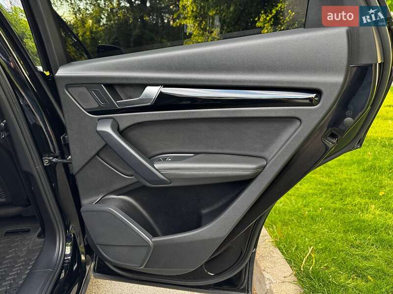 Внедорожник / Кроссовер Audi Q5 2021 в Киеве