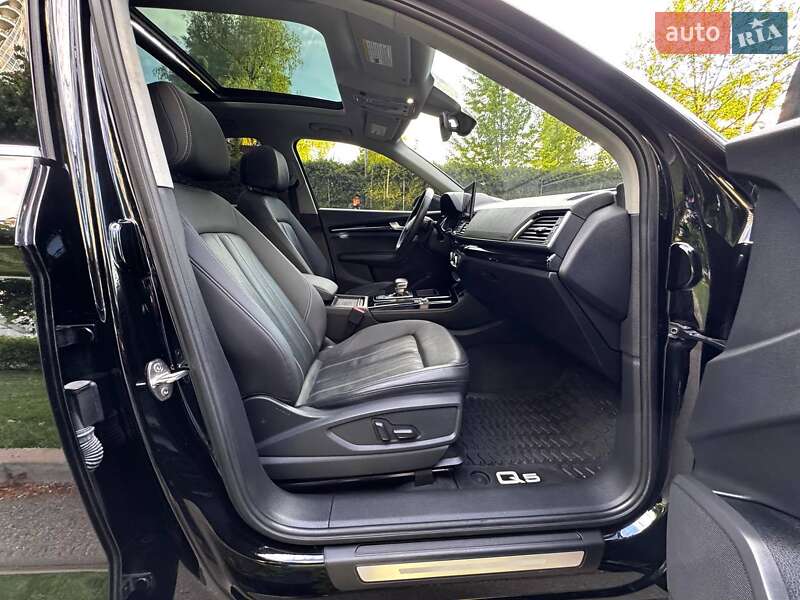 Внедорожник / Кроссовер Audi Q5 2021 в Киеве