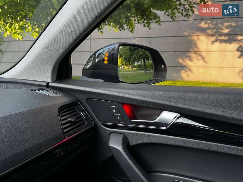 Внедорожник / Кроссовер Audi Q5 2021 в Киеве