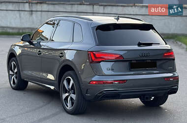 Внедорожник / Кроссовер Audi Q5 2021 в 