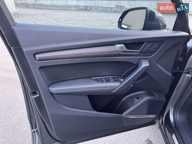 Внедорожник / Кроссовер Audi Q5 2021 в Киеве