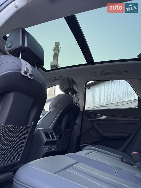 Внедорожник / Кроссовер Audi Q5 2021 в Киеве