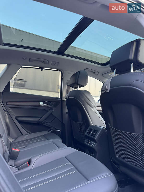 Внедорожник / Кроссовер Audi Q5 2021 в Киеве