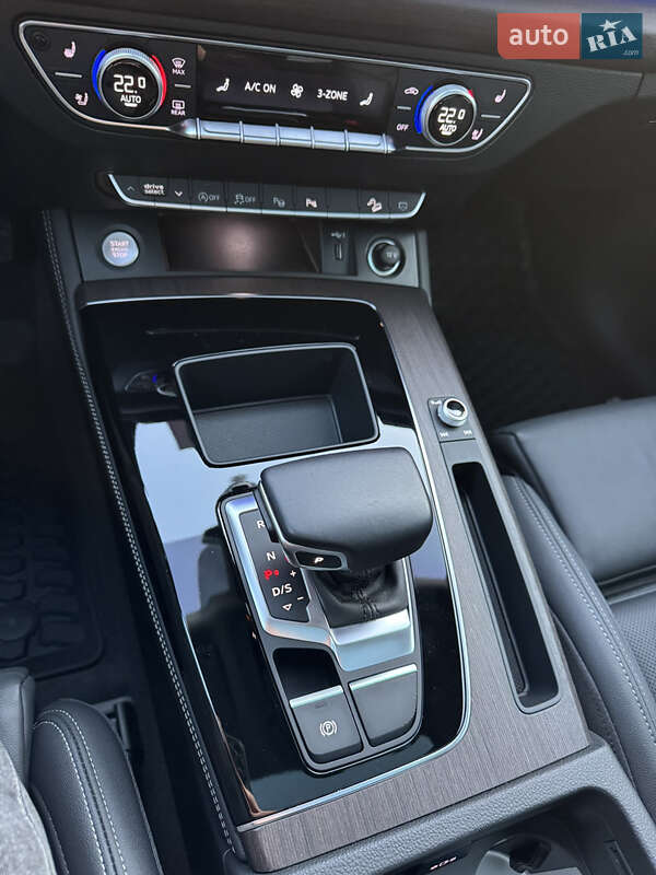 Внедорожник / Кроссовер Audi Q5 2021 в Киеве