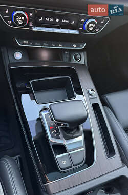 Внедорожник / Кроссовер Audi Q5 2021 в 