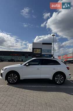 Позашляховик / Кросовер Audi Q5 2022 в 