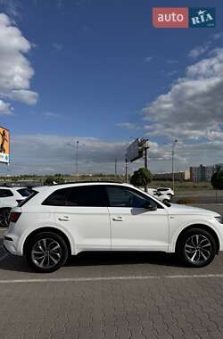 Позашляховик / Кросовер Audi Q5 2022 в 