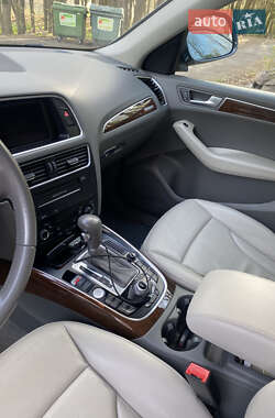Внедорожник / Кроссовер Audi Q5 2012 в 