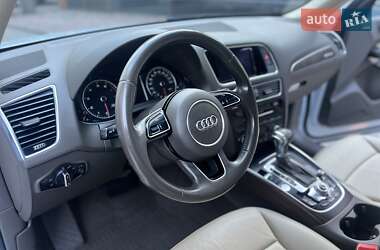 Позашляховик / Кросовер Audi Q5 2015 в 