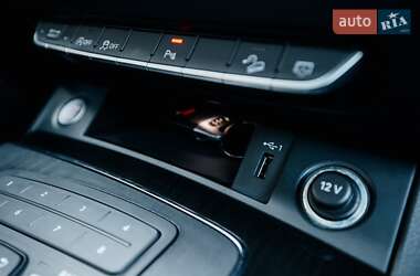 Позашляховик / Кросовер Audi Q5 2020 в 