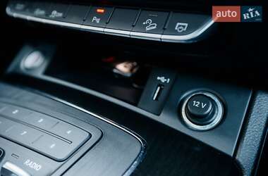 Позашляховик / Кросовер Audi Q5 2020 в 