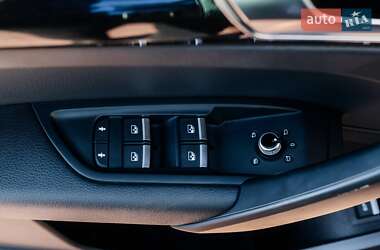 Позашляховик / Кросовер Audi Q5 2020 в 