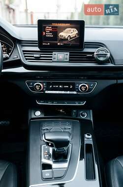 Позашляховик / Кросовер Audi Q5 2020 в 