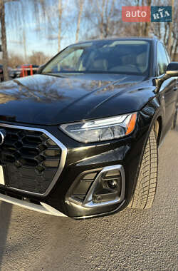 Внедорожник / Кроссовер Audi Q5 2021 в 