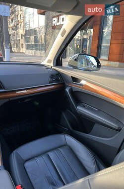 Внедорожник / Кроссовер Audi Q5 2021 в 
