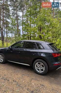 Внедорожник / Кроссовер Audi Q5 2017 в 