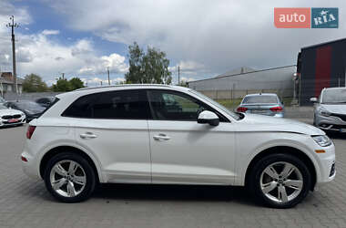 Позашляховик / Кросовер Audi Q5 2018 в 