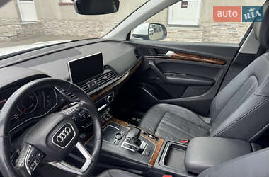 Позашляховик / Кросовер Audi Q5 2018 в 