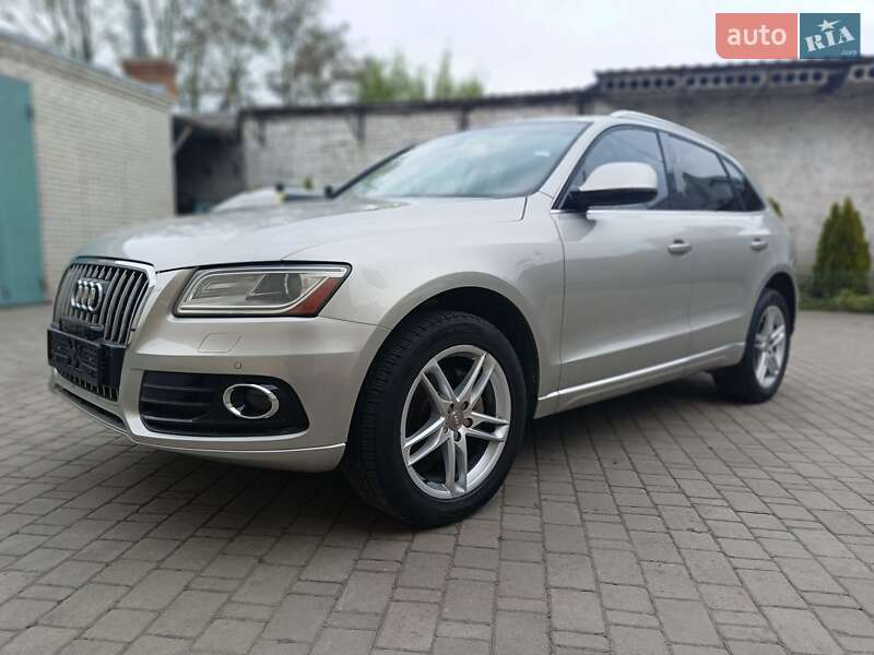 Позашляховик / Кросовер Audi Q5 2015 в 