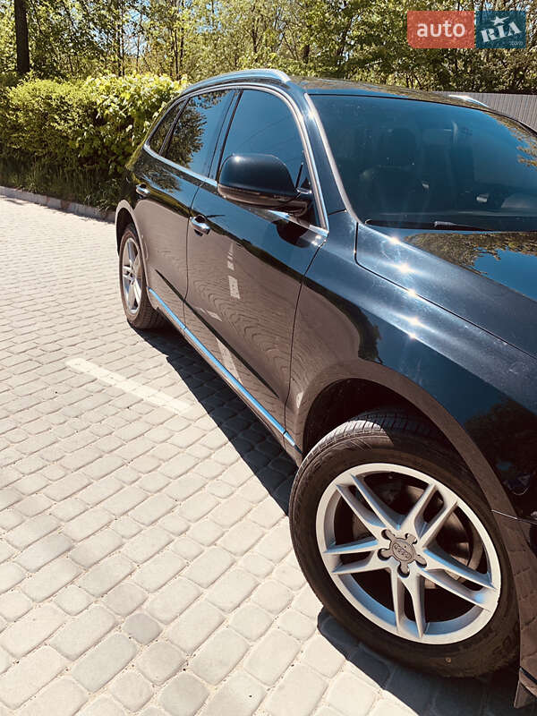 Внедорожник / Кроссовер Audi Q5 2016 в Новояворовске