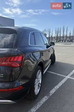 Внедорожник / Кроссовер Audi Q5 2018 в 