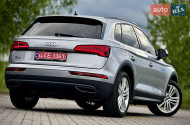 Позашляховик / Кросовер Audi Q5 2020 в 
