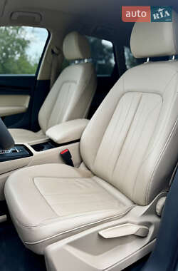 Позашляховик / Кросовер Audi Q5 2020 в 