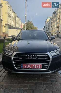 Внедорожник / Кроссовер Audi Q5 2018 в 