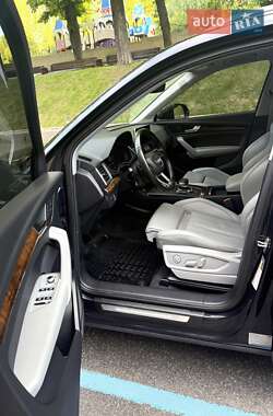 Внедорожник / Кроссовер Audi Q5 2018 в 