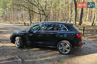 Внедорожник / Кроссовер Audi Q5 2018 в 