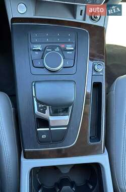 Позашляховик / Кросовер Audi Q5 2019 в 
