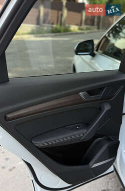 Внедорожник / Кроссовер Audi Q5 2023 в 