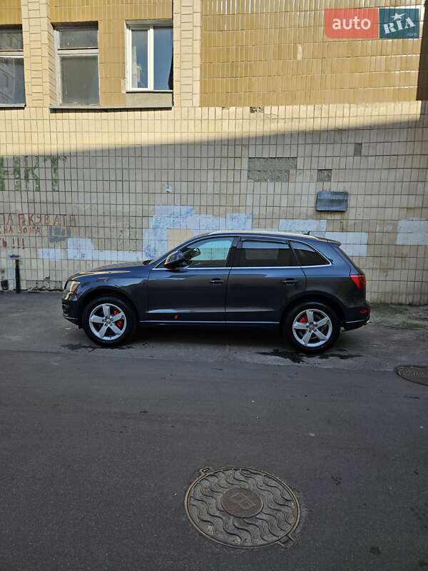 Внедорожник / Кроссовер Audi Q5 2010 в Киеве