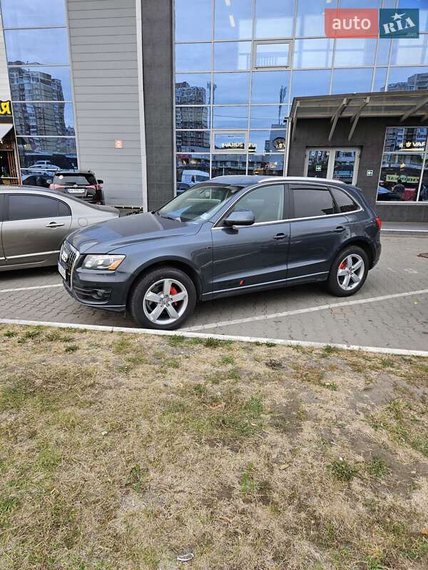 Внедорожник / Кроссовер Audi Q5 2010 в Киеве