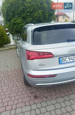 Внедорожник / Кроссовер Audi Q5 2018 в 