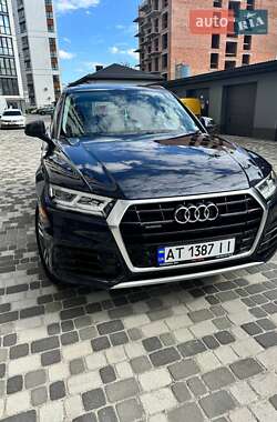 Внедорожник / Кроссовер Audi Q5 2017 в 