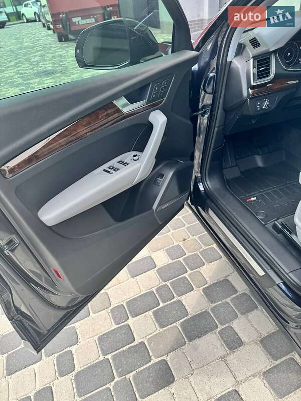 Внедорожник / Кроссовер Audi Q5 2017 в Ивано-Франковске
