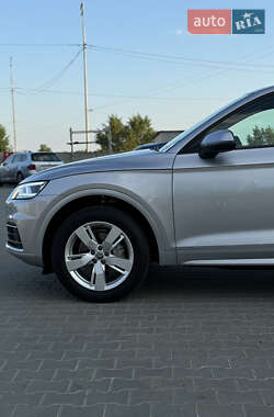 Позашляховик / Кросовер Audi Q5 2018 в 