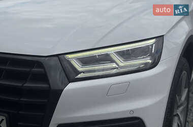 Внедорожник / Кроссовер Audi Q5 2018 в 