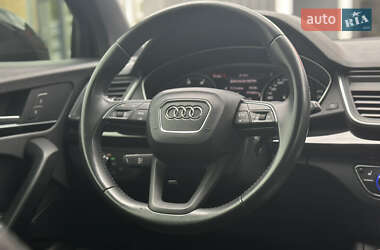 Внедорожник / Кроссовер Audi Q5 2018 в 